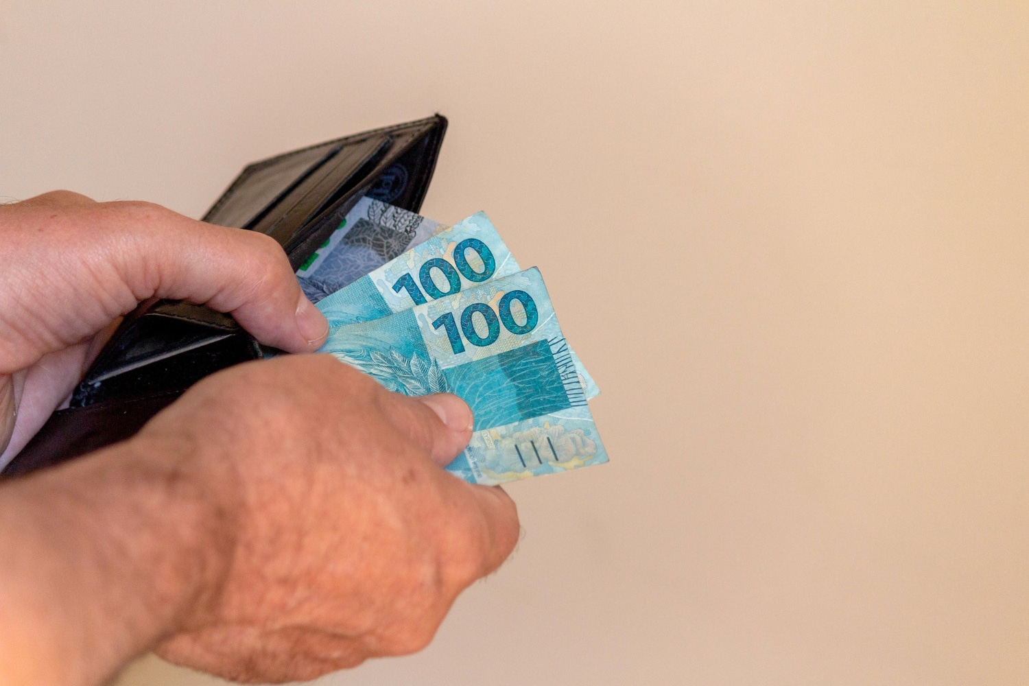 Quanto é 30% do salário mínimo? Descubra agora!