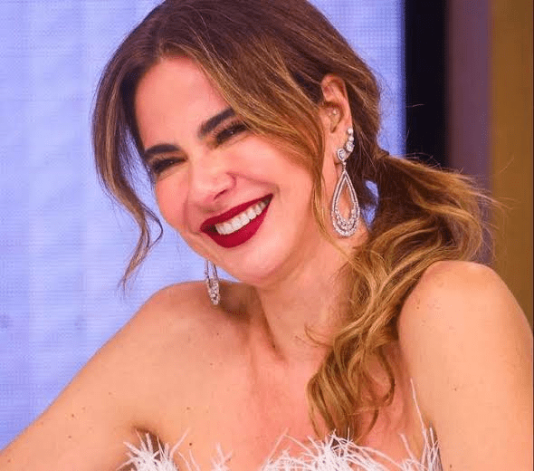 Fortuna de Luciana Gimenez e Como Ela Construiu Seu Sucesso