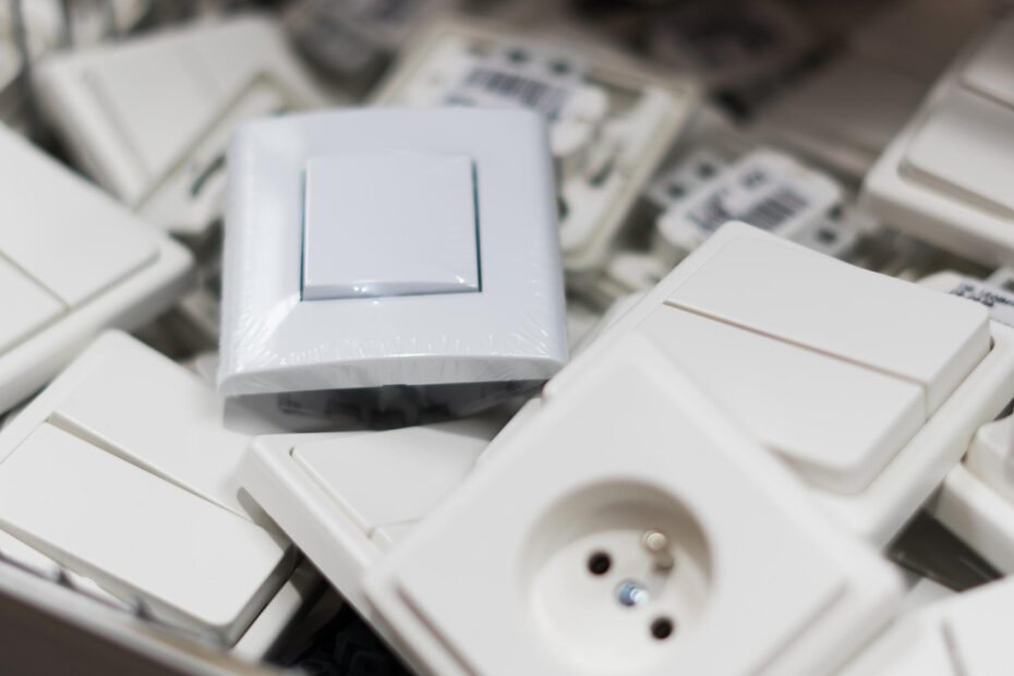 A importância de escolher materiais de qualidade em tomadas e interruptores